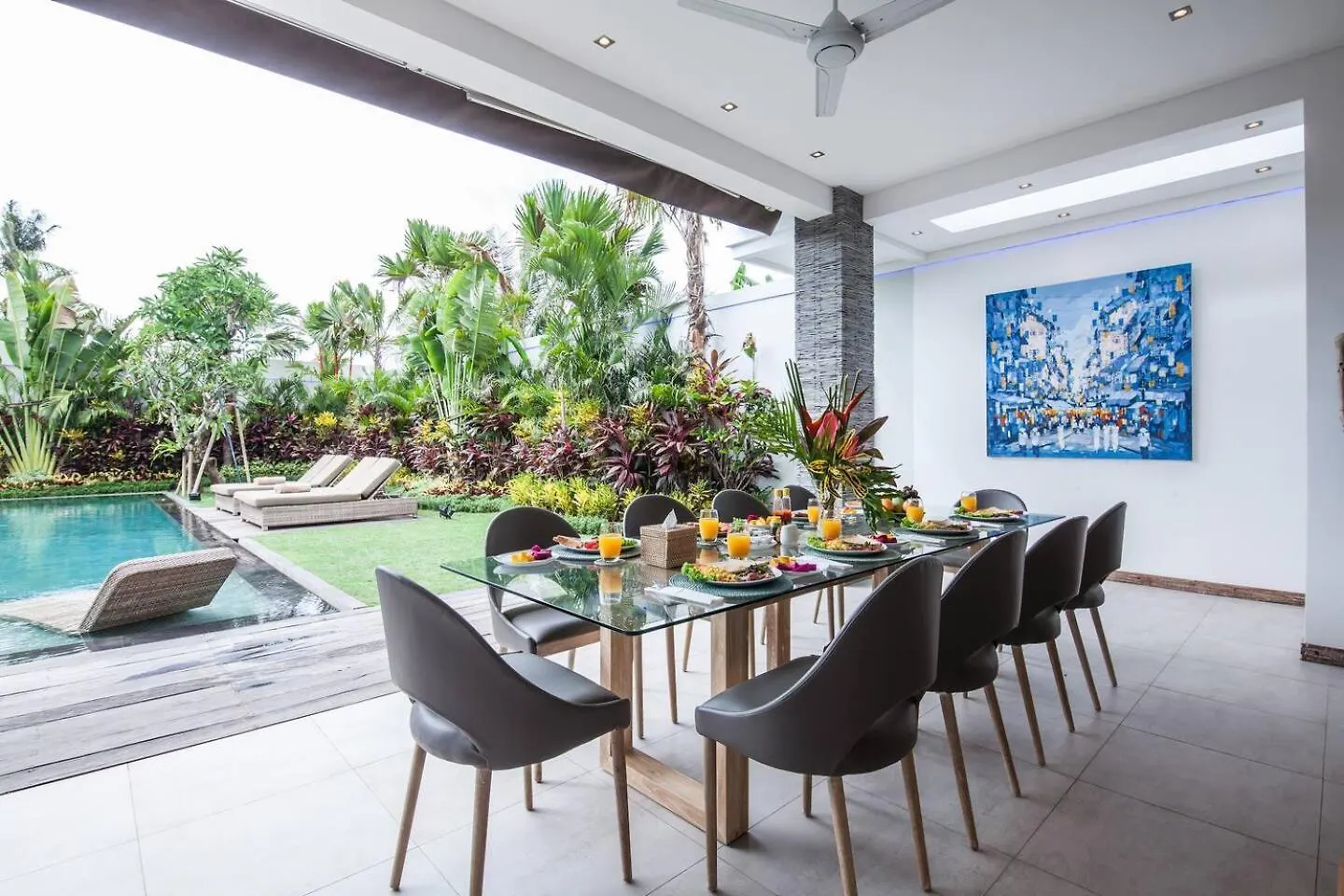 Spacious 4 Bedroom Villa Seminyak Garden And Pool Indonesien
