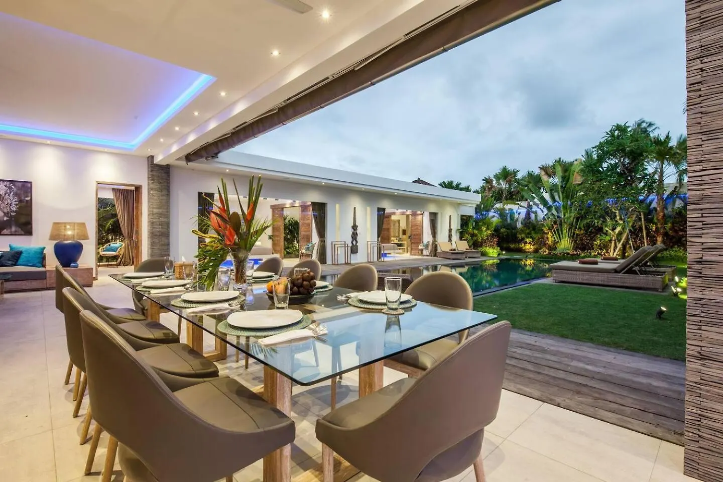 Spacious 4 Bedroom Villa Seminyak Garden And Pool
