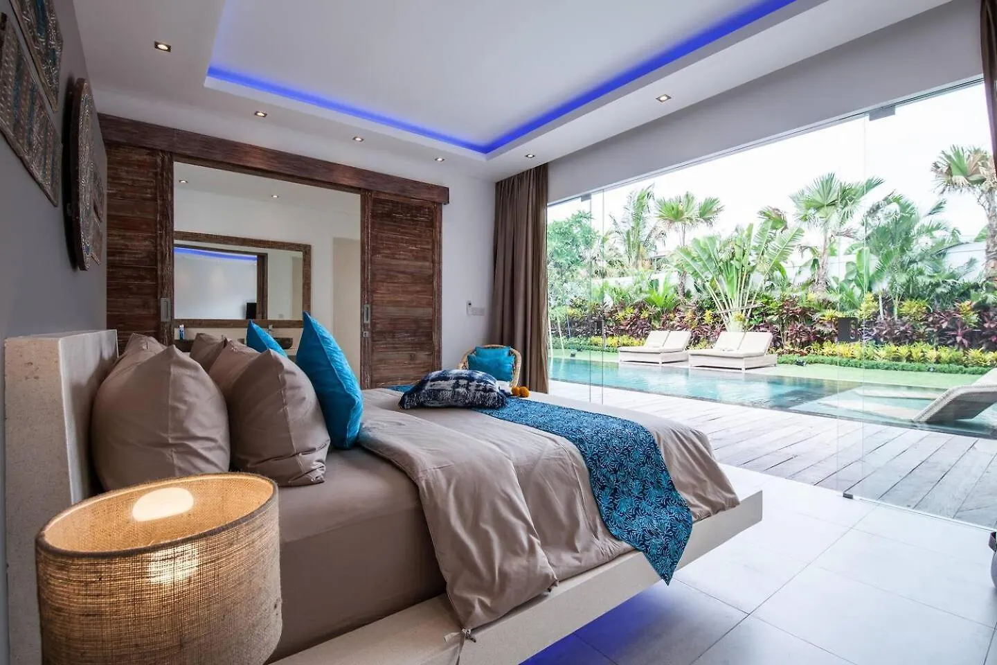 Spacious 4 Bedroom Villa Seminyak Garden And Pool