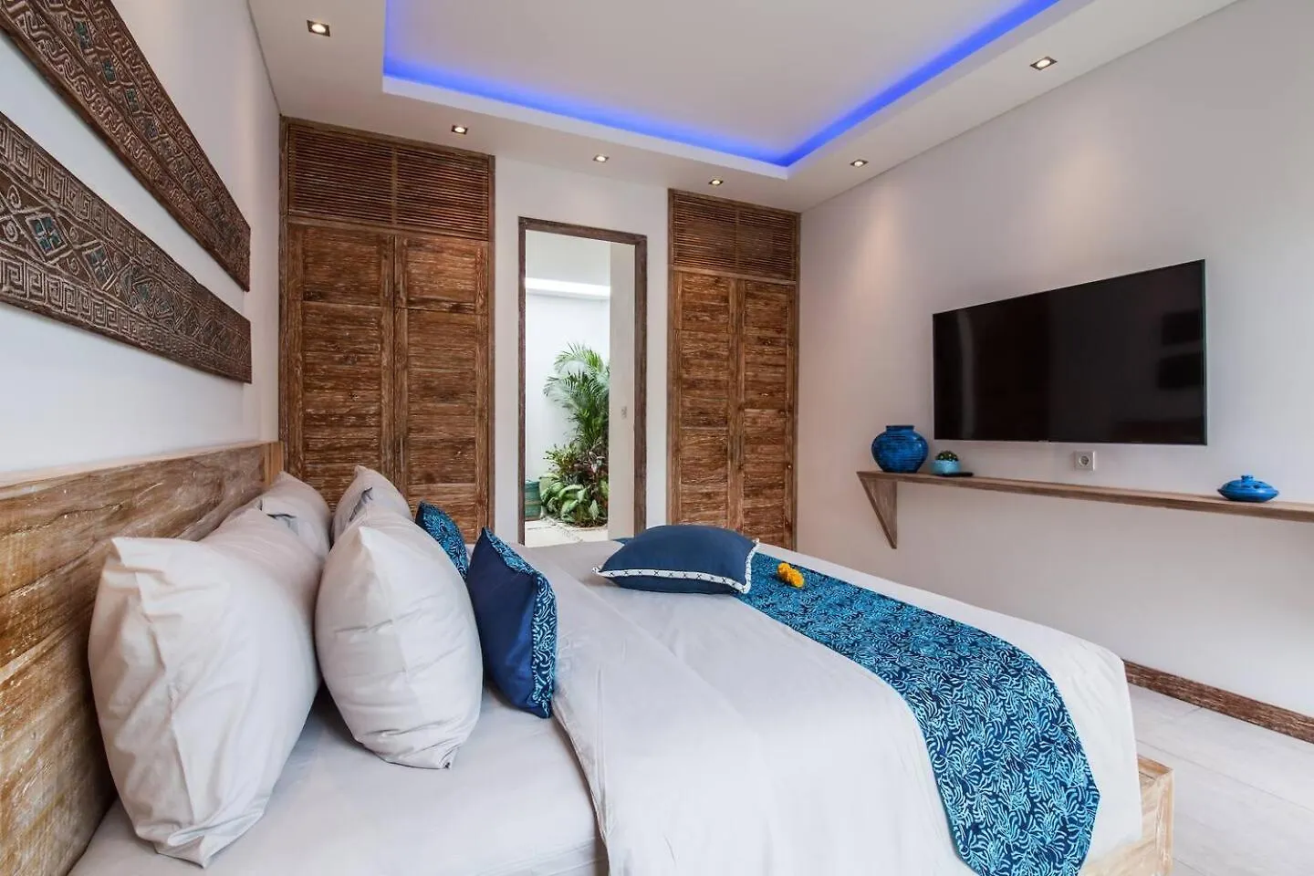 Spacious 4 Bedroom Villa Seminyak Garden And Pool