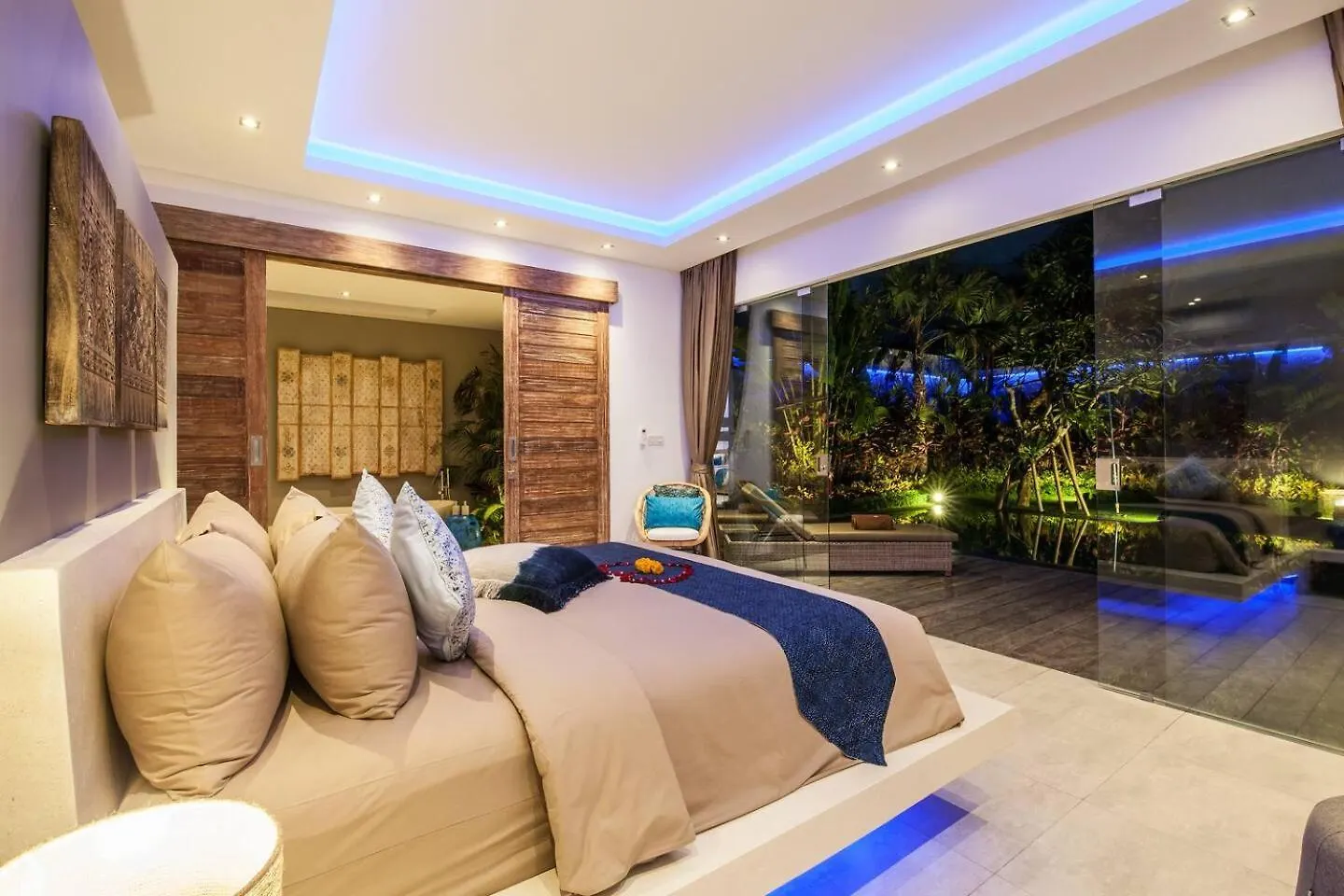 Spacious 4 Bedroom Villa Seminyak Garden And Pool Indonesien