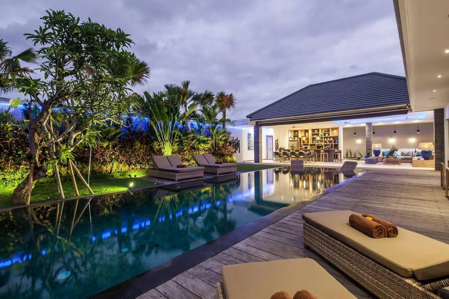Spacious 4 Bedroom Villa Seminyak Garden And Pool 0*,