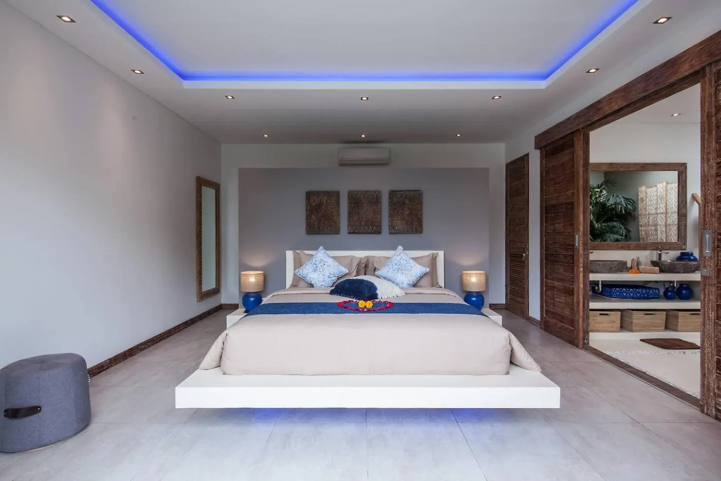 Spacious 4 Bedroom Villa Seminyak Garden And Pool