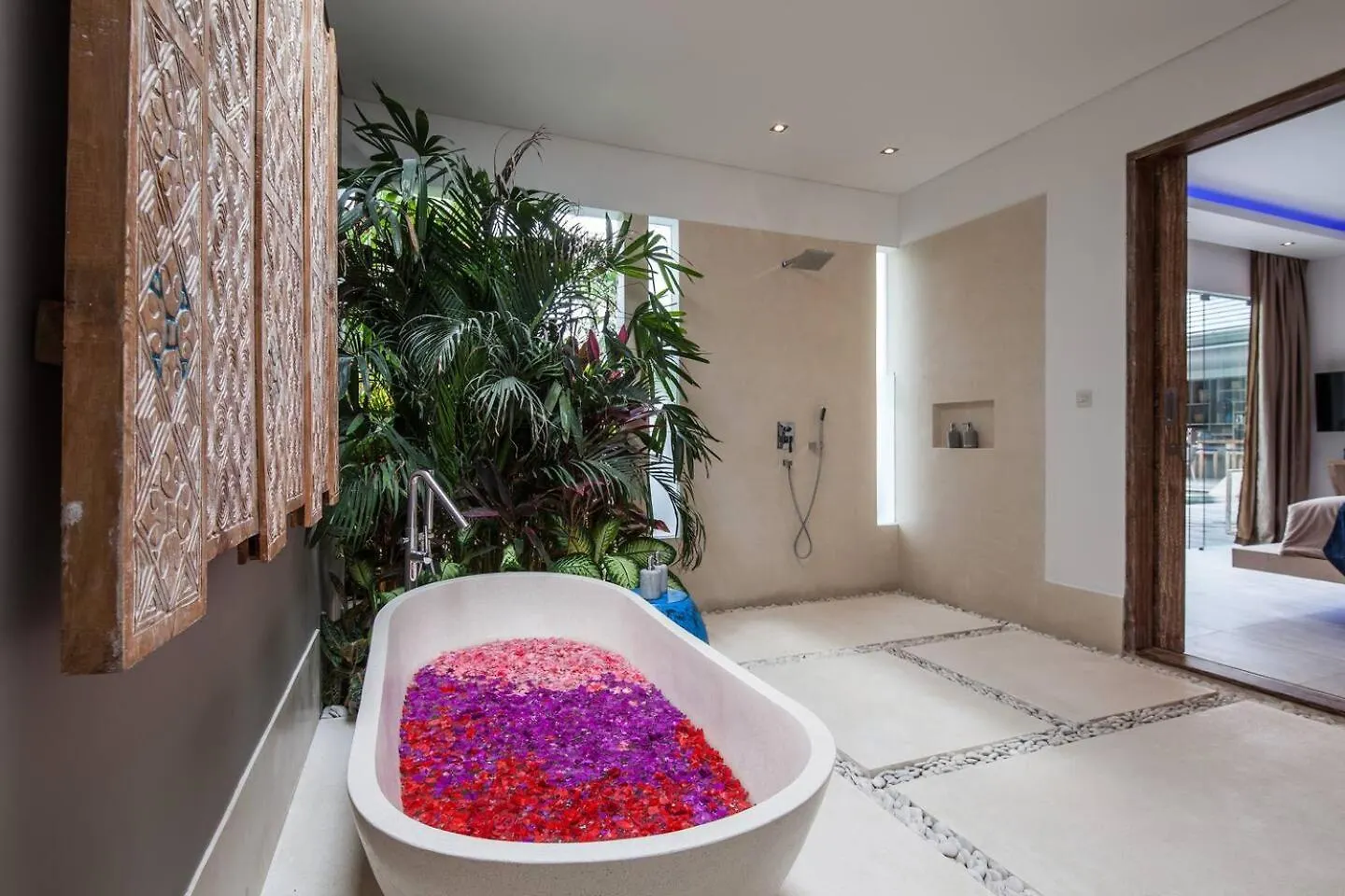 Spacious 4 Bedroom Villa Seminyak Garden And Pool