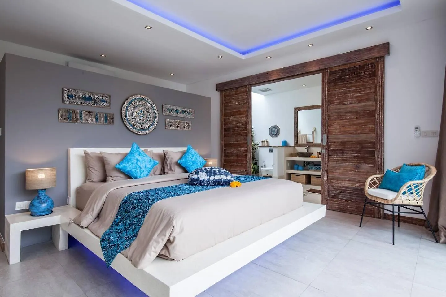 Spacious 4 Bedroom Villa Seminyak Garden And Pool