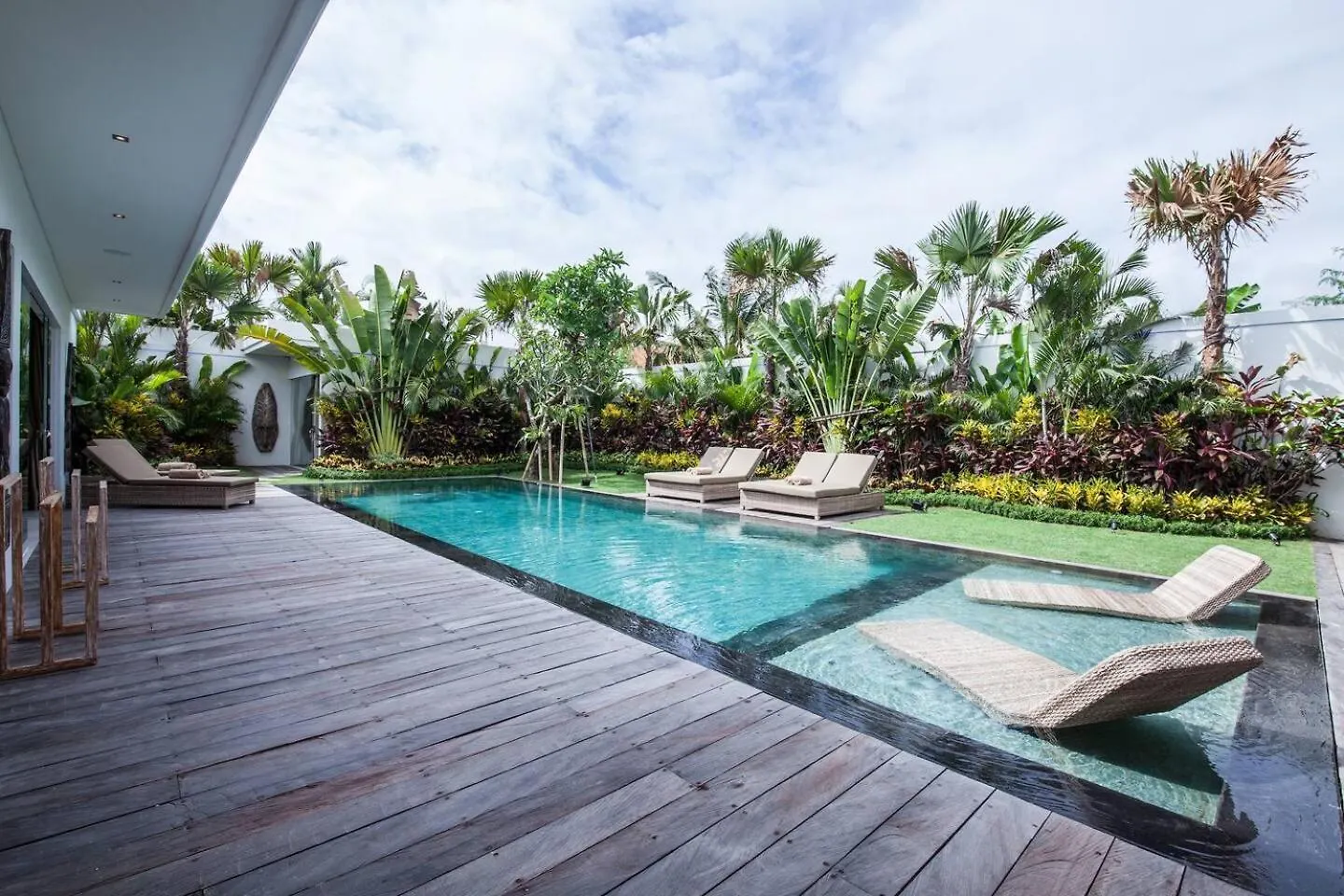 Spacious 4 Bedroom Villa Seminyak Garden And Pool