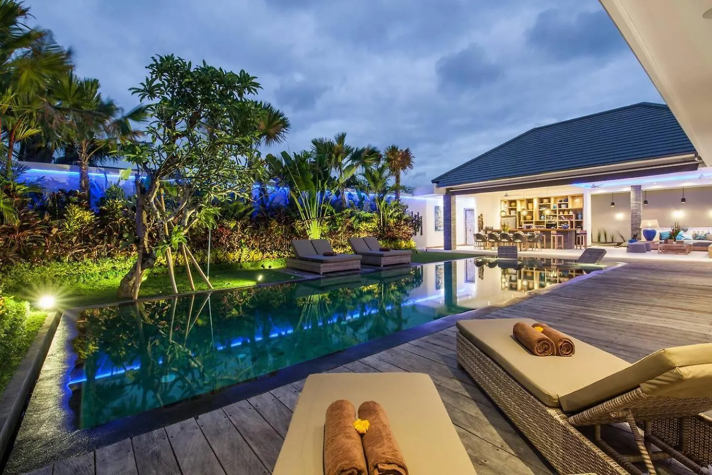 Spacious 4 Bedroom Villa Seminyak Garden And Pool Indonesië